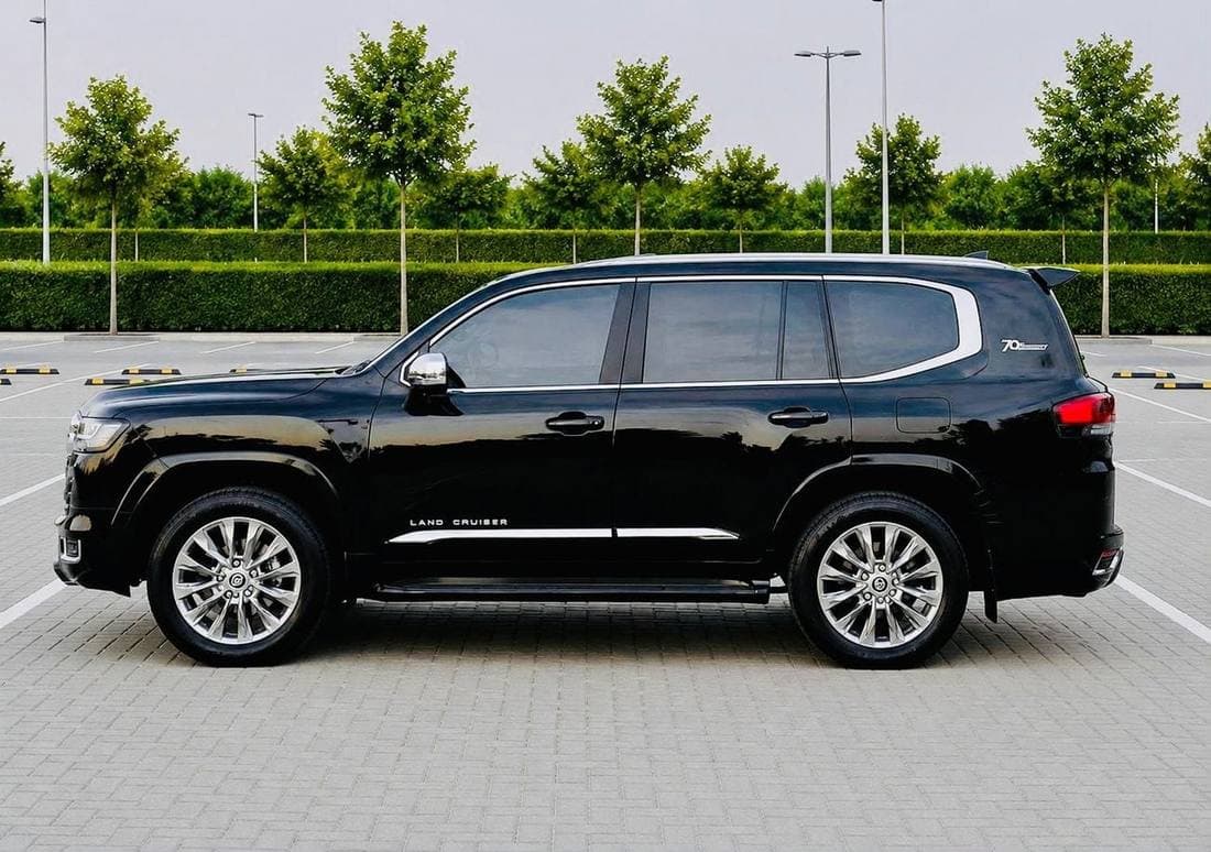 2017 Toyota Land Cruiser GXR thumbnail 7