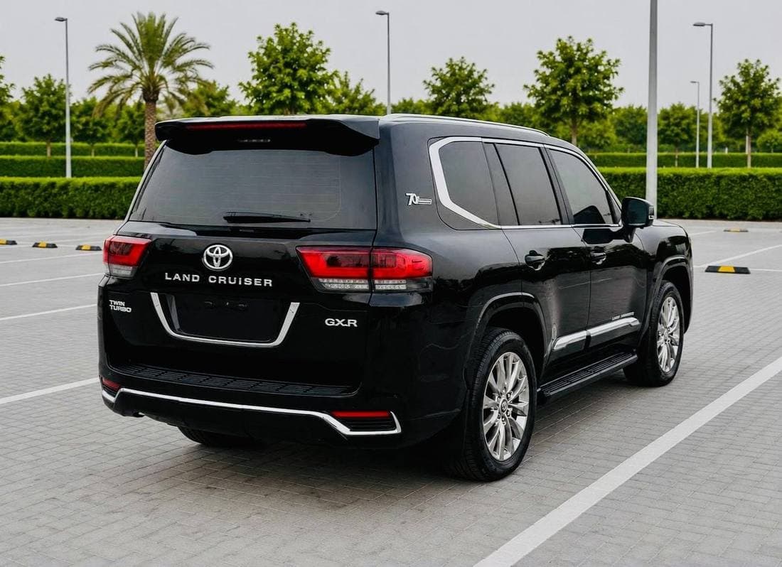 2017 Toyota Land Cruiser GXR thumbnail 5