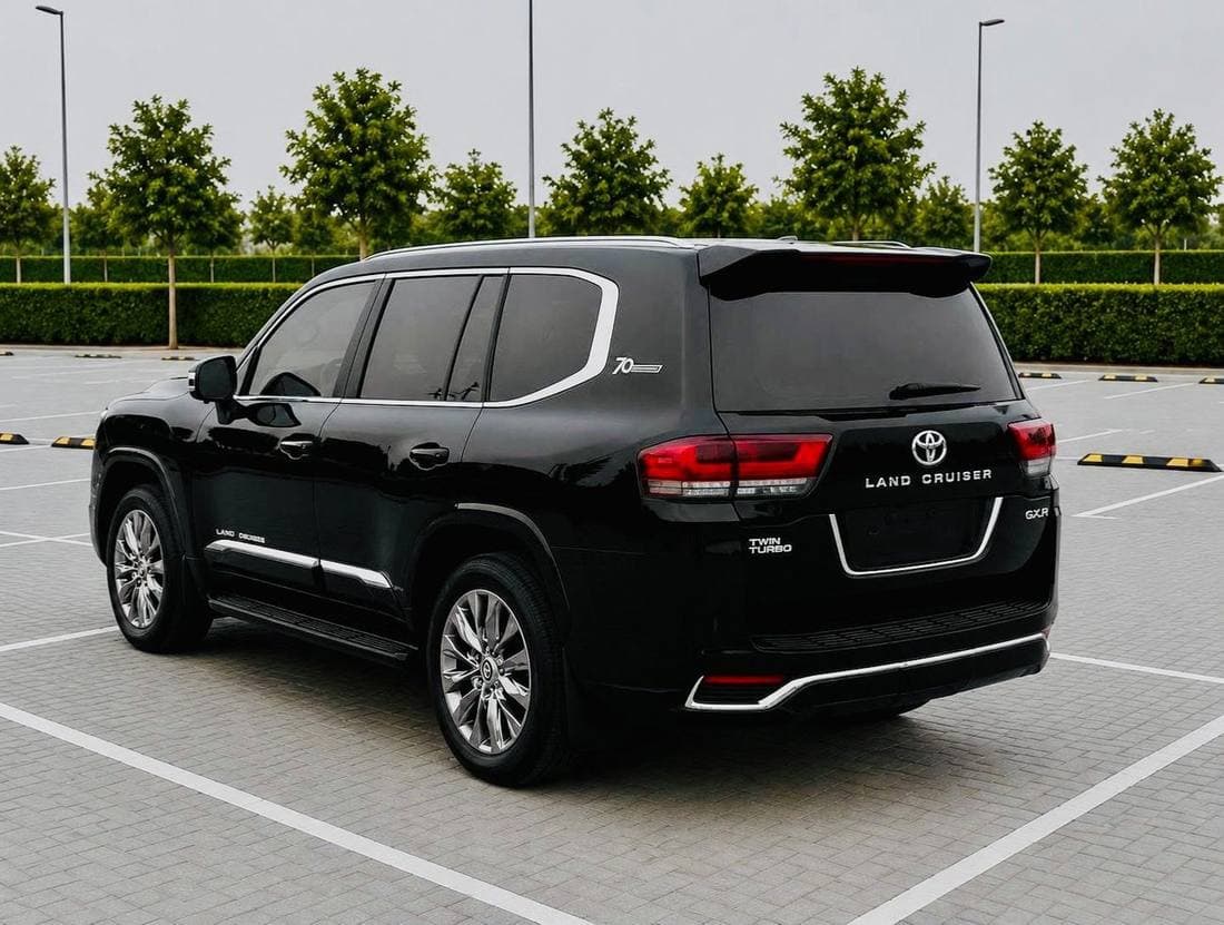 2017 Toyota Land Cruiser GXR thumbnail 4