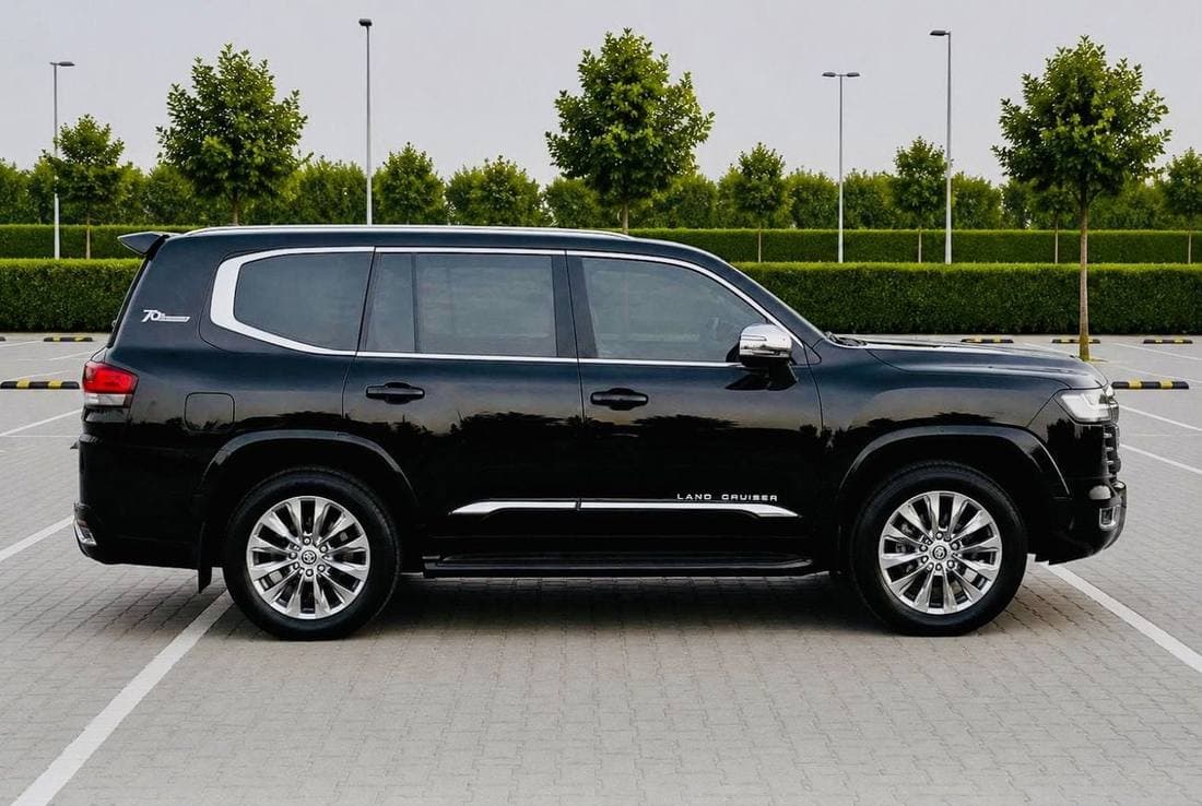 2017 Toyota Land Cruiser GXR thumbnail 6