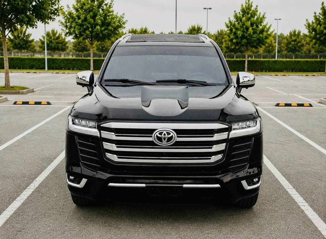 2017 Toyota Land Cruiser GXR thumbnail 3