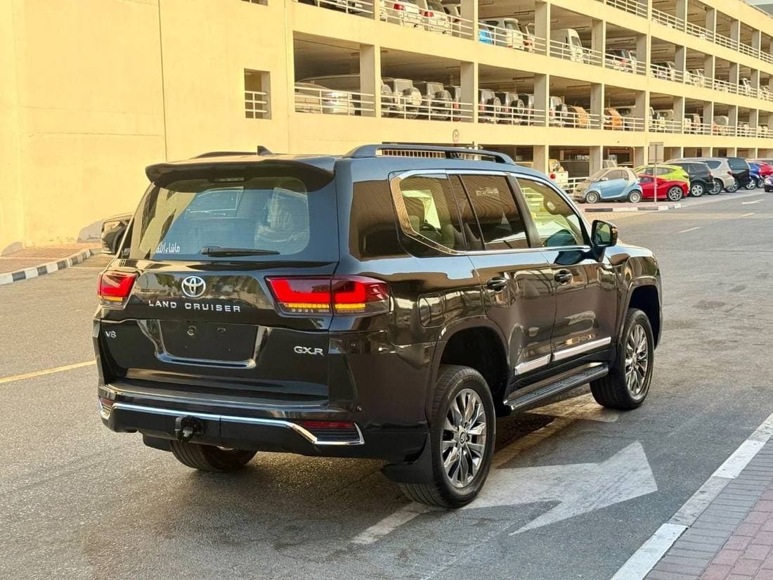 2018 Toyota Land Cruiser GXR thumbnail 5