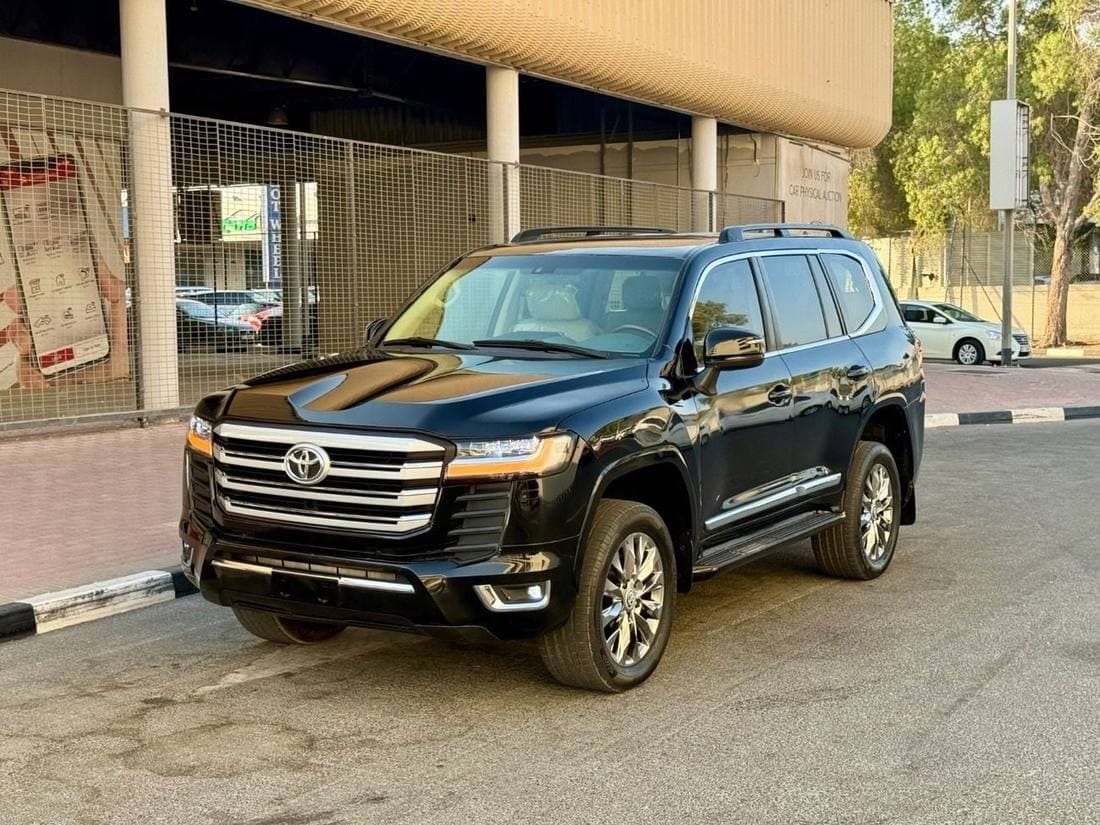 2018 Toyota Land Cruiser GXR thumbnail 3