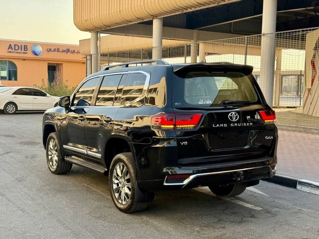 2018 Toyota Land Cruiser GXR thumbnail 4