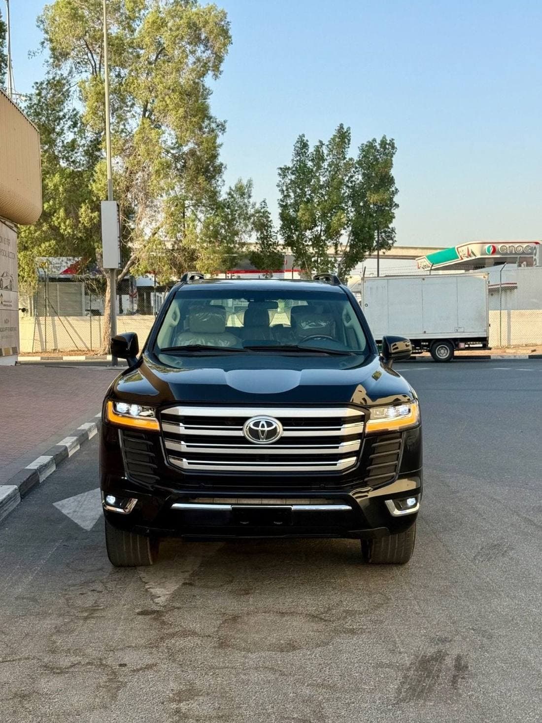 2018 Toyota Land Cruiser GXR thumbnail 2