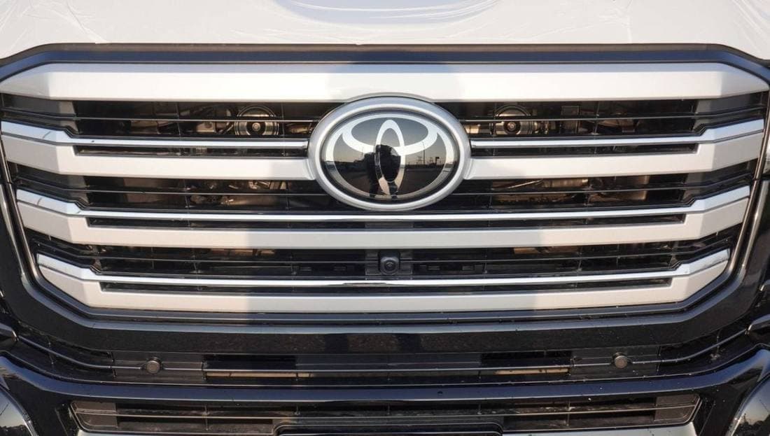 2025 Toyota Land Cruiser VXR thumbnail 4