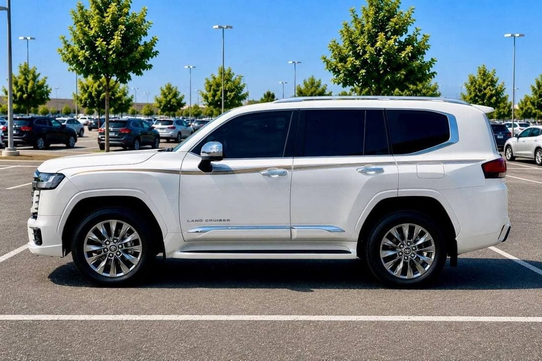 2022 Toyota Land Cruiser GXR thumbnail 4