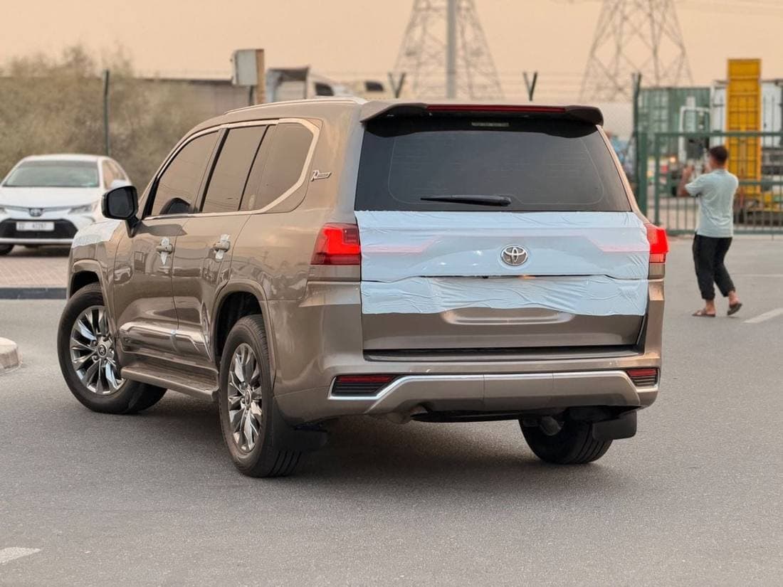 2018 Toyota Land Cruiser GXR thumbnail 7