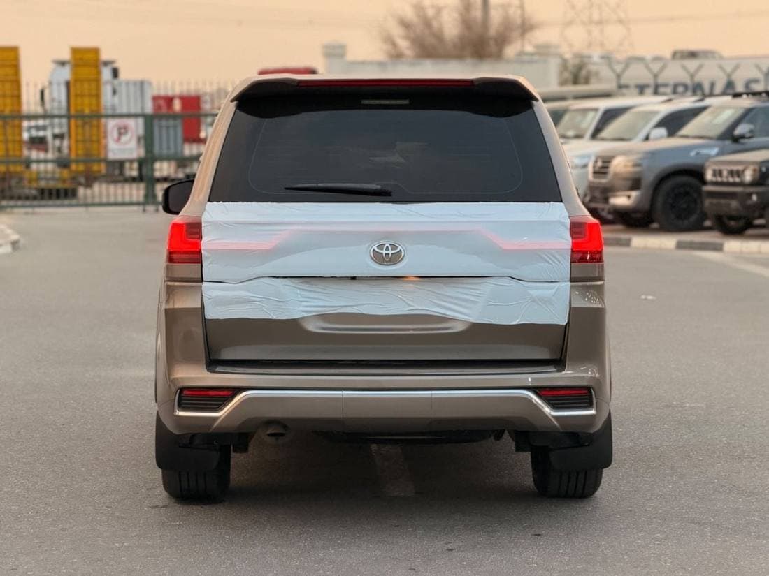 2018 Toyota Land Cruiser GXR thumbnail 6