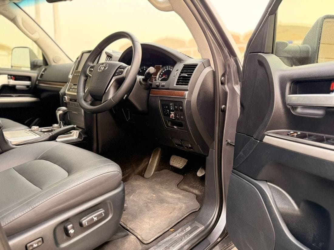2020 Toyota Land Cruiser GXR thumbnail 7