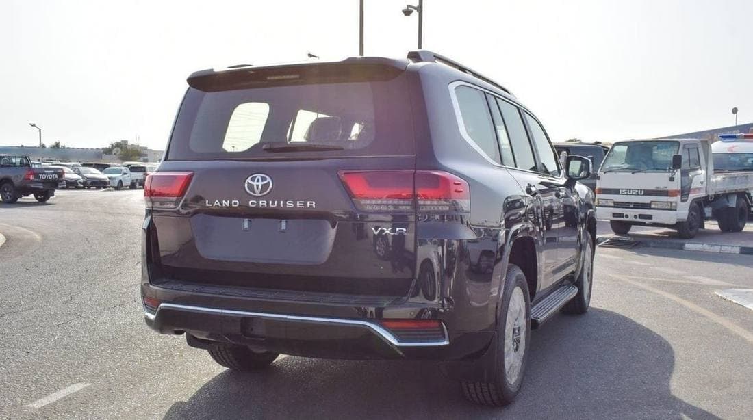 2025 Toyota Land Cruiser VXR thumbnail 6