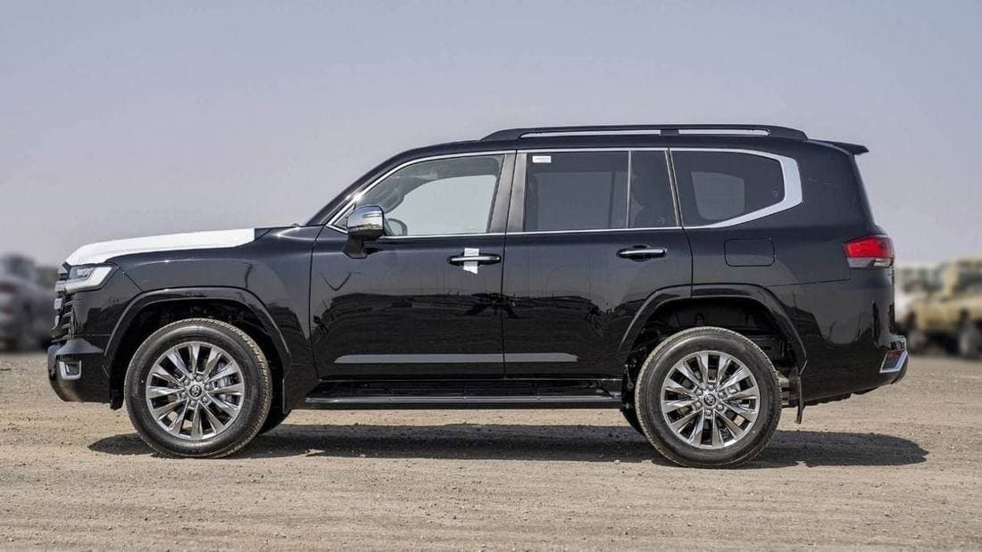 2025 Toyota Land Cruiser VXR thumbnail 3