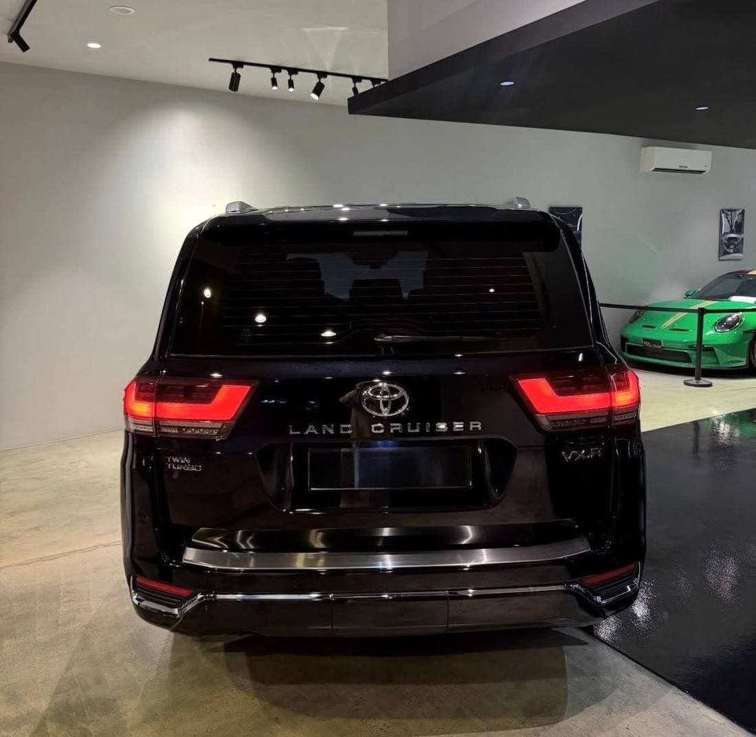 2022 Toyota Land Cruiser VXR thumbnail 6