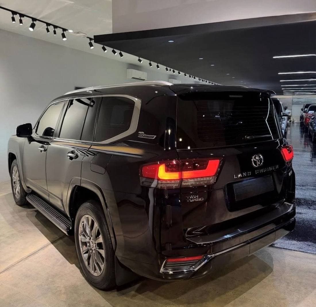 2022 Toyota Land Cruiser VXR thumbnail 5