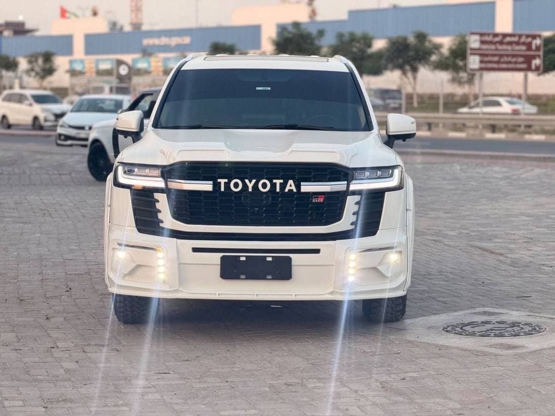 2017 Toyota Land Cruiser GXR thumbnail 8