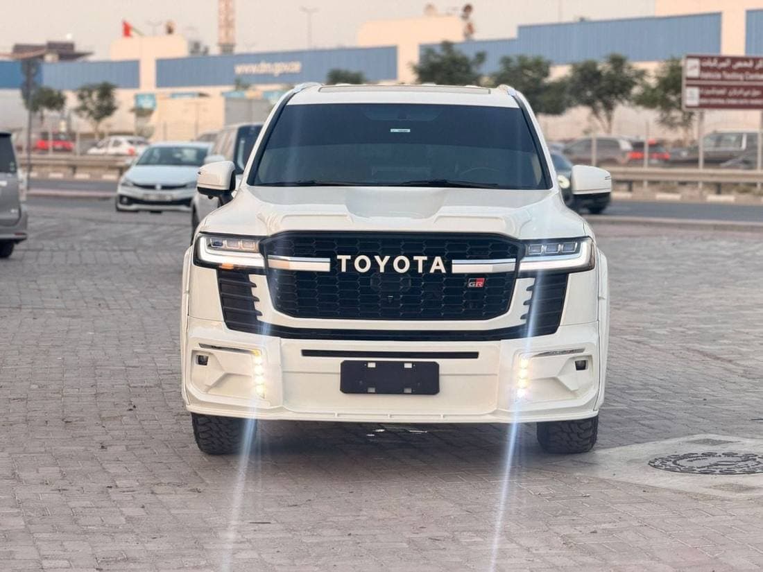 2017 Toyota Land Cruiser GXR thumbnail 4