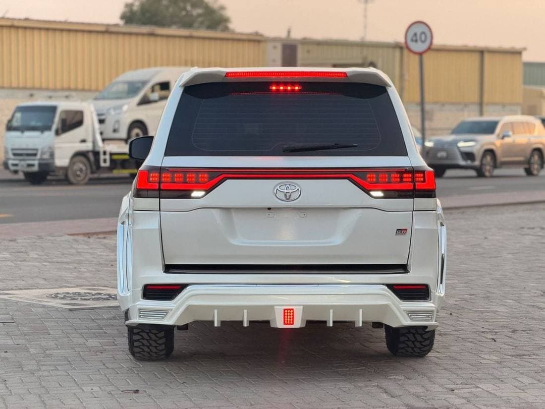 2017 Toyota Land Cruiser GXR thumbnail 7