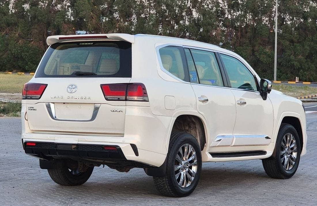 2018 Toyota Land Cruiser GXR thumbnail 4
