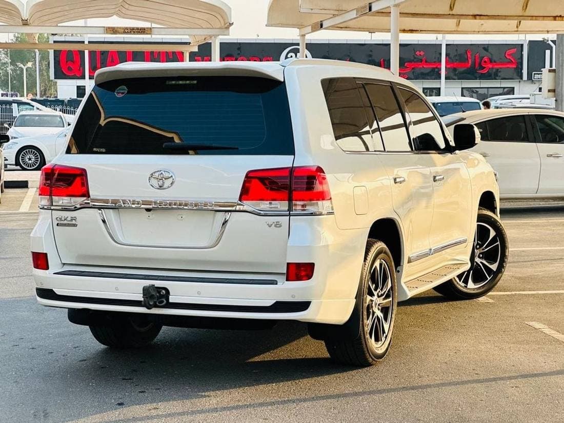2019 Toyota Land Cruiser GXR thumbnail 4