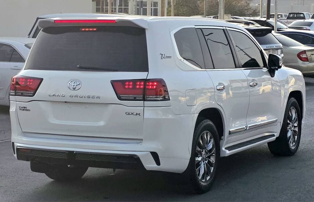 2017 Toyota Land Cruiser GXR thumbnail 4