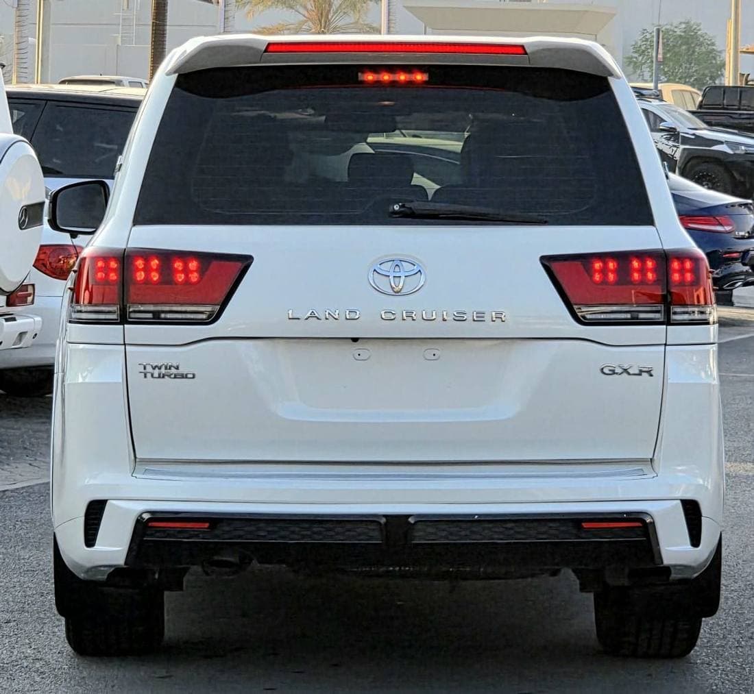 2017 Toyota Land Cruiser GXR thumbnail 8