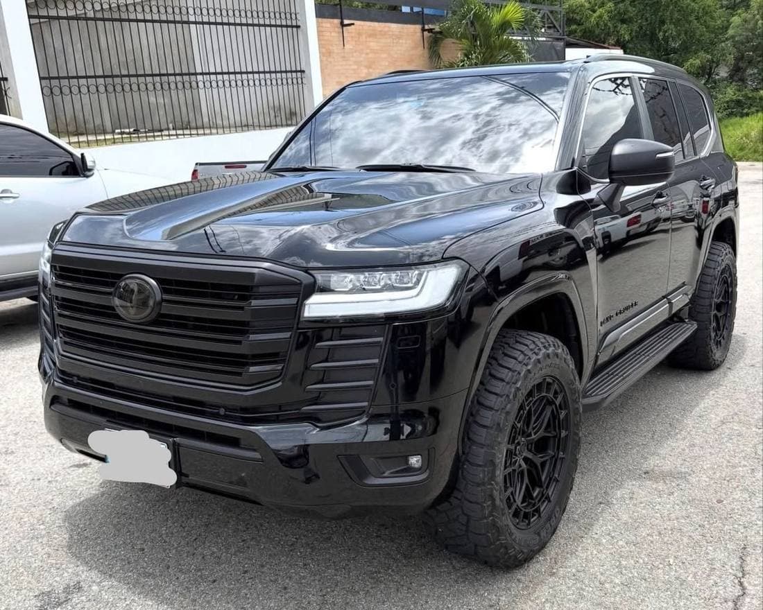 2022 Toyota Land Cruiser VXR thumbnail 2