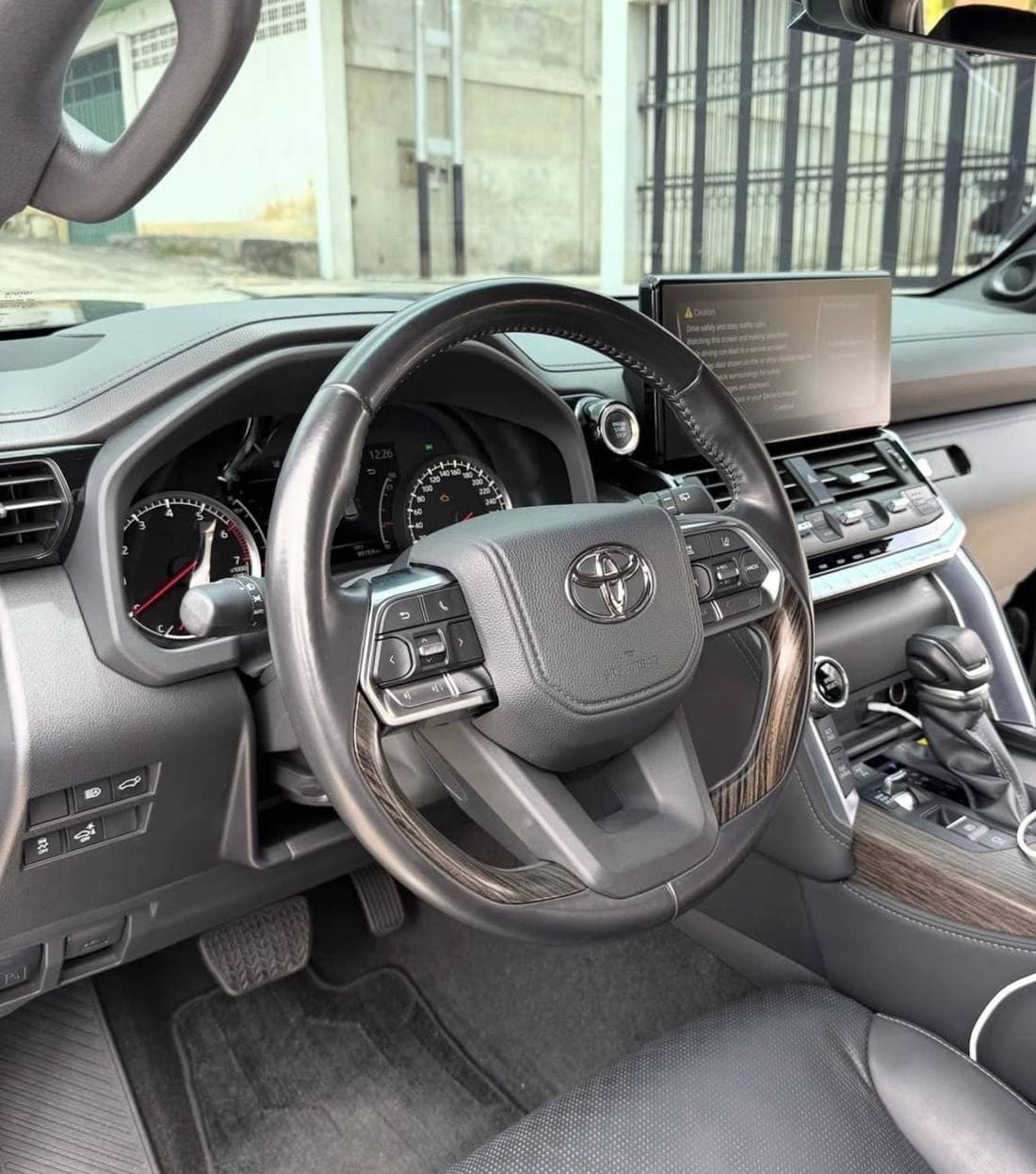 2022 Toyota Land Cruiser VXR thumbnail 7