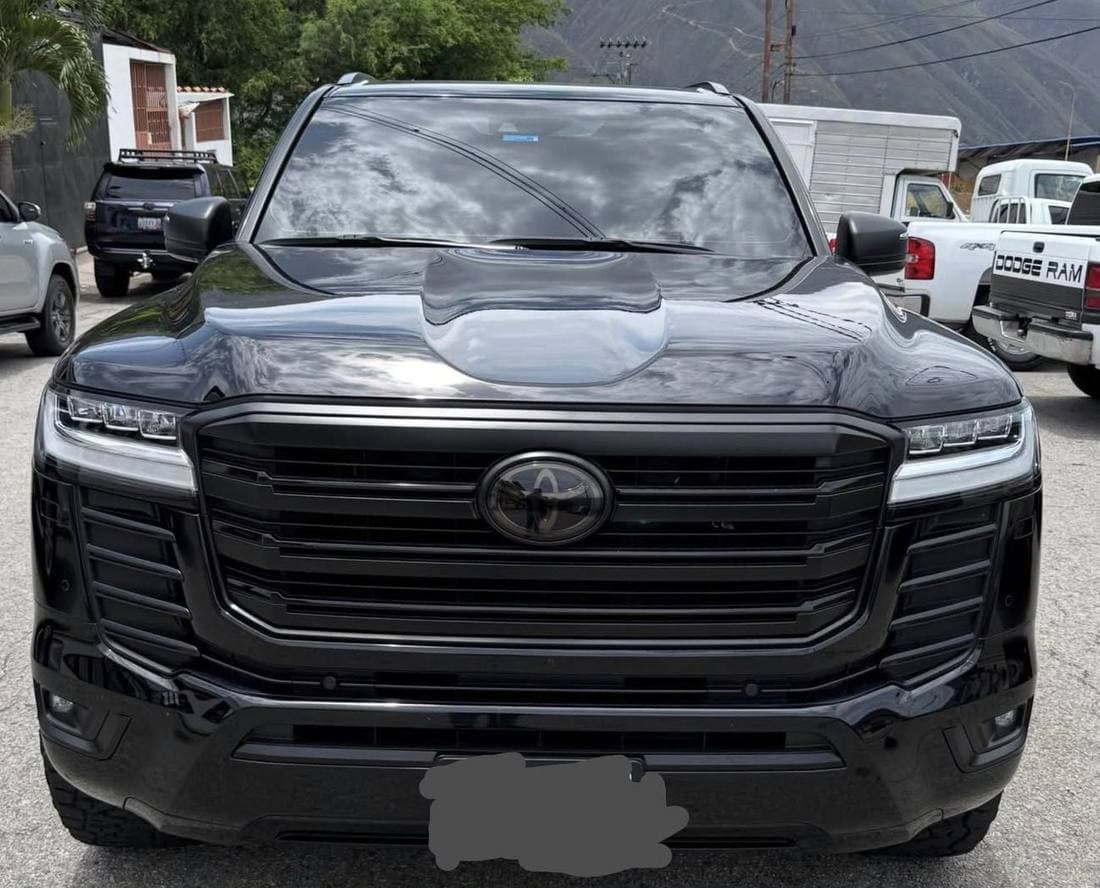 2022 Toyota Land Cruiser VXR thumbnail 6