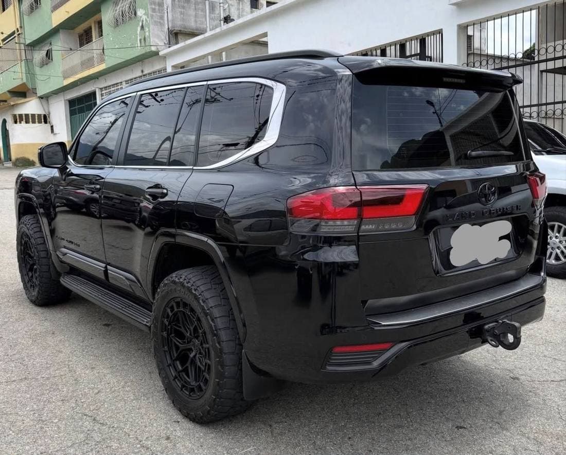 2022 Toyota Land Cruiser VXR thumbnail 3