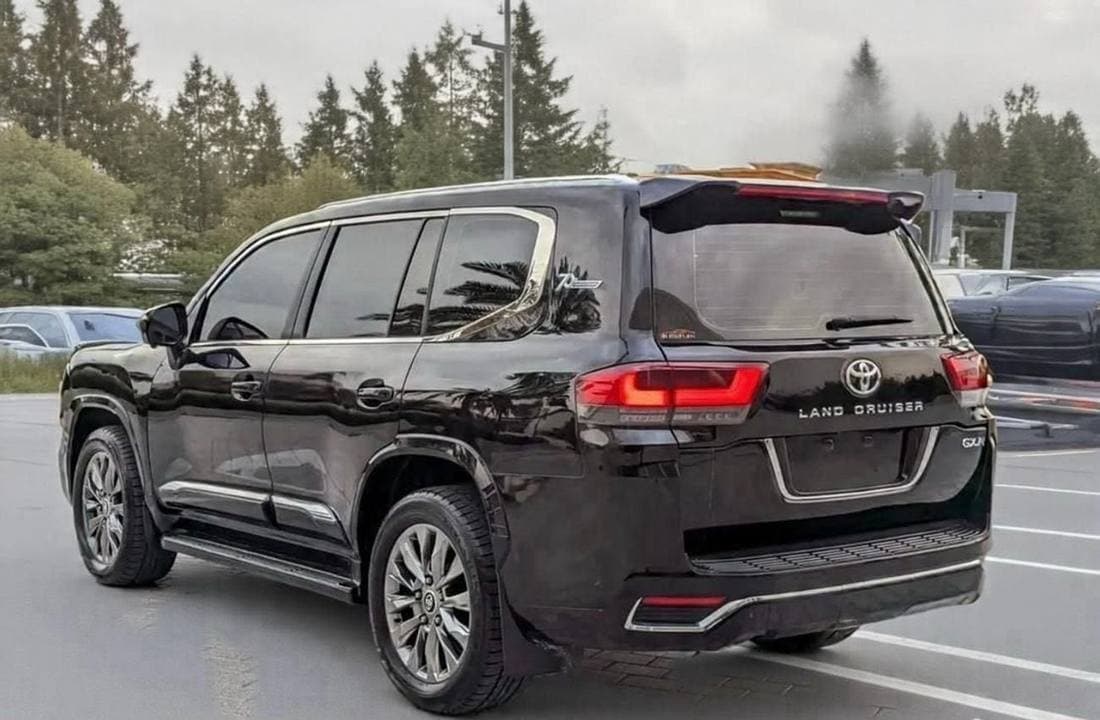 2018 Toyota Land Cruiser GXR thumbnail 2