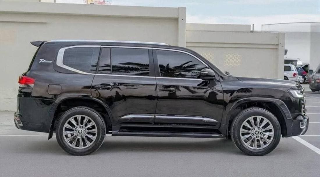 2018 Toyota Land Cruiser GXR thumbnail 5