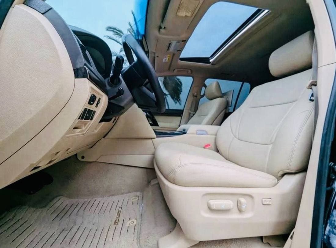 2018 Toyota Land Cruiser GXR thumbnail 7