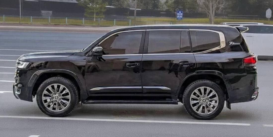 2018 Toyota Land Cruiser GXR thumbnail 6
