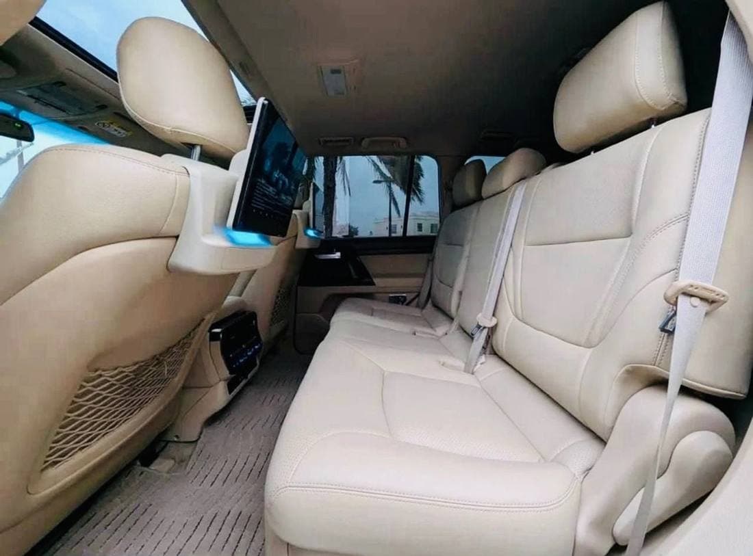 2018 Toyota Land Cruiser GXR thumbnail 8