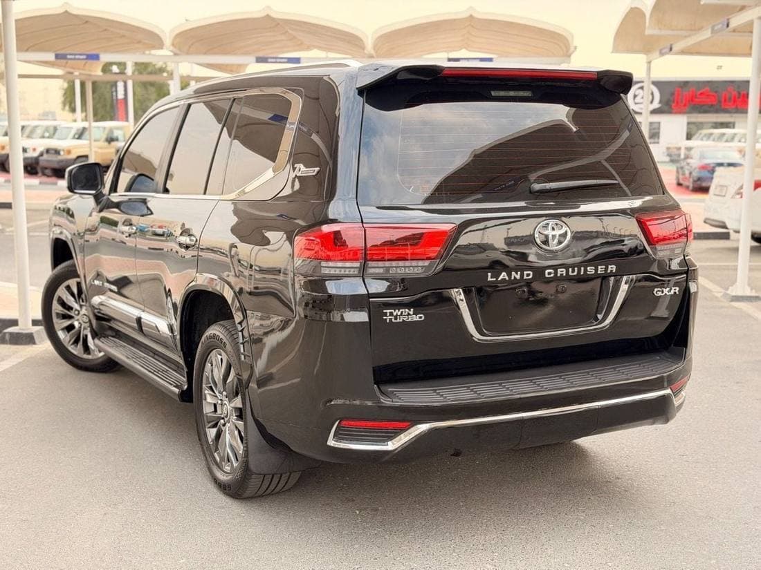 2019 Toyota Land Cruiser GXR thumbnail 3