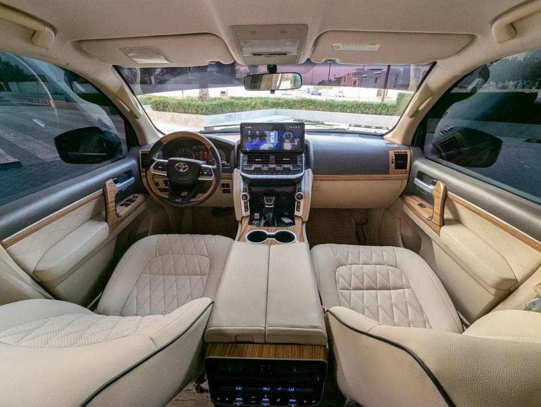 2015 Toyota Land Cruiser GXR thumbnail 8