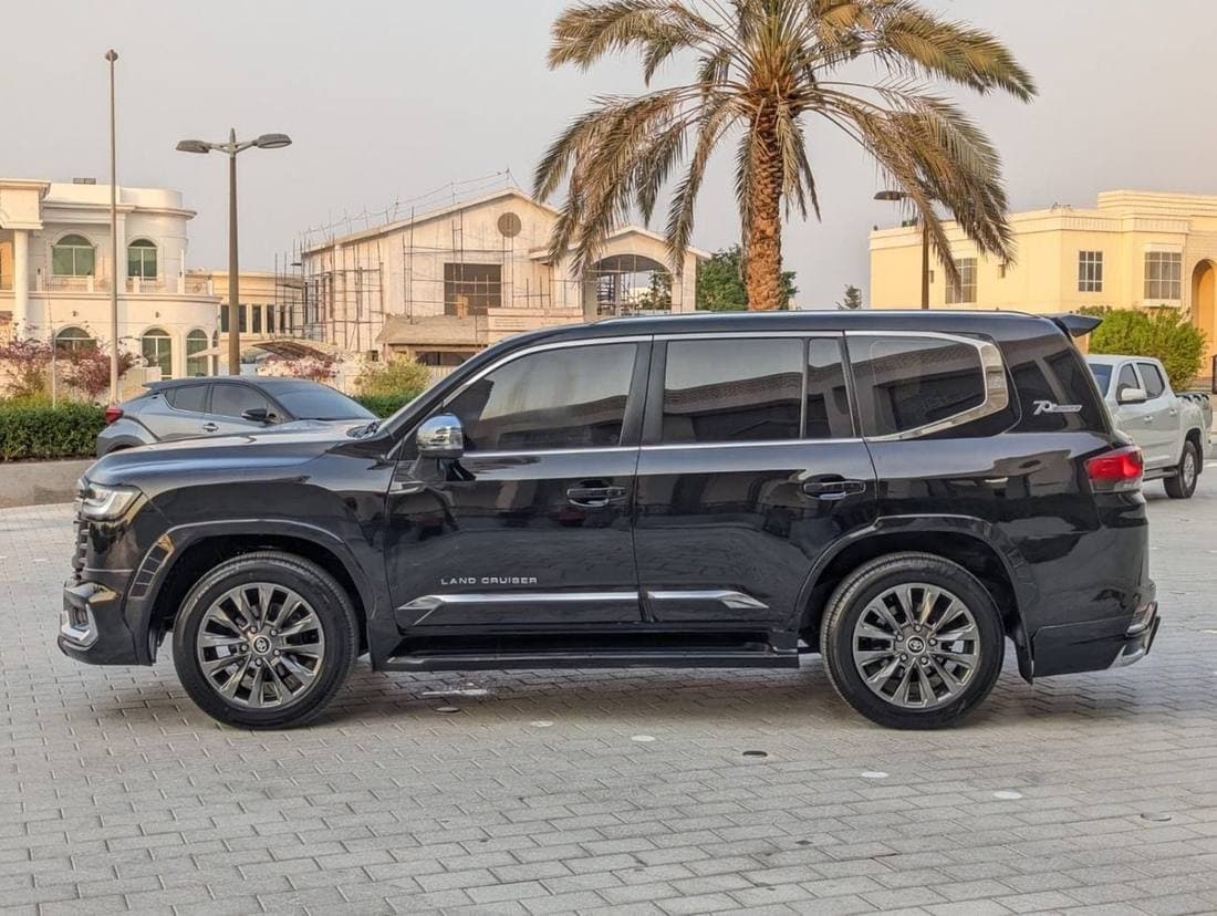 2015 Toyota Land Cruiser GXR thumbnail 6