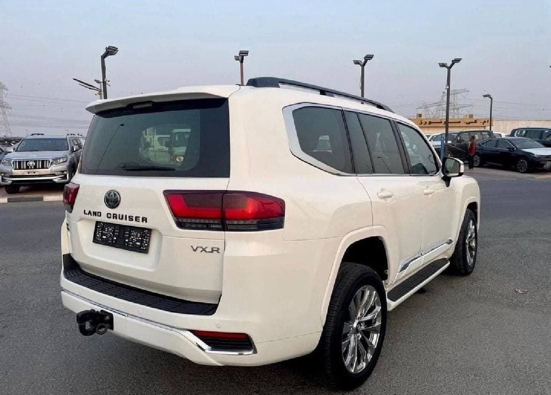 2022 Toyota Land Cruiser VXR thumbnail 4