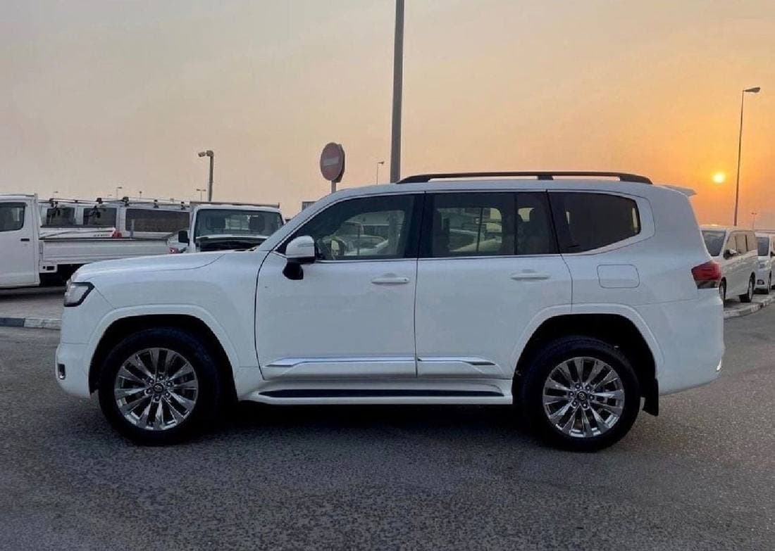 2022 Toyota Land Cruiser VXR thumbnail 3