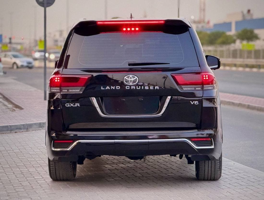 2018 Toyota Land Cruiser GXR thumbnail 5