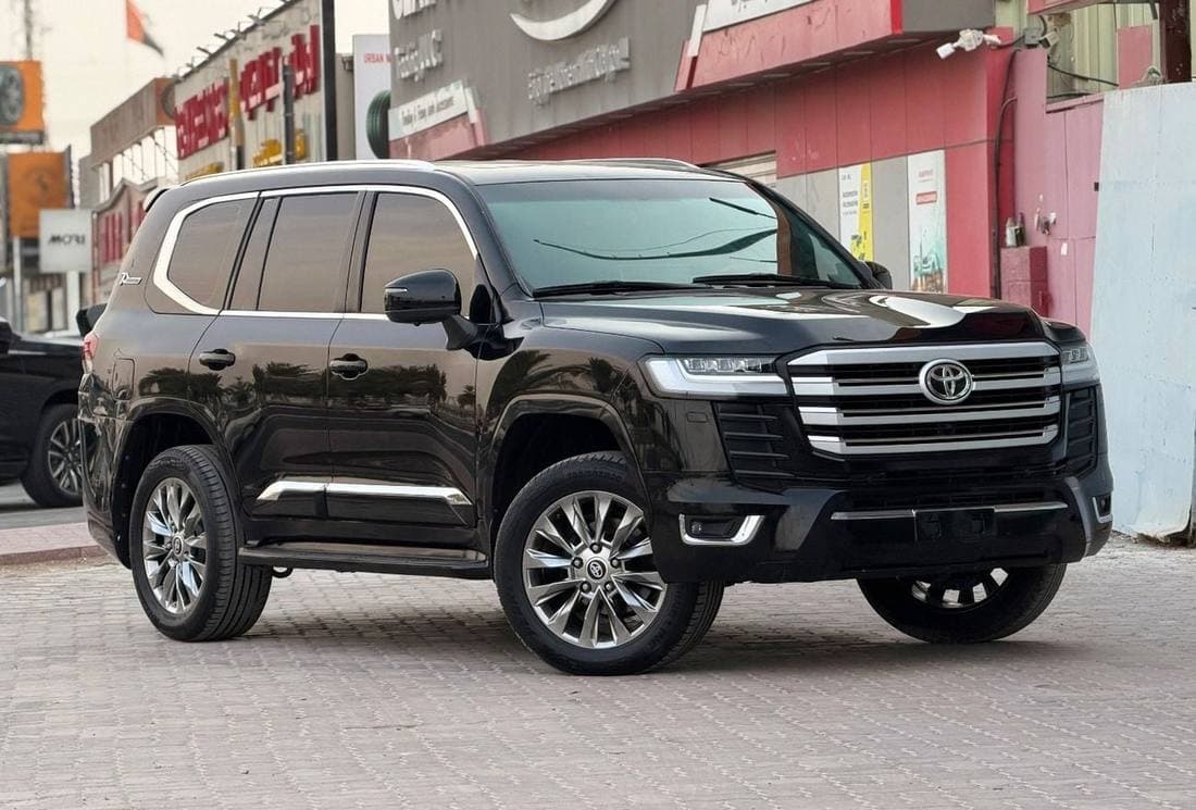2018 Toyota Land Cruiser GXR thumbnail 3