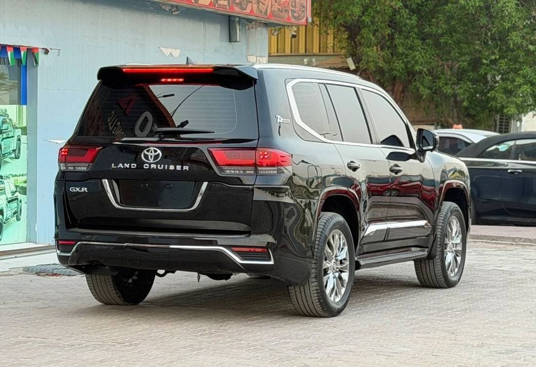 2018 Toyota Land Cruiser GXR thumbnail 4