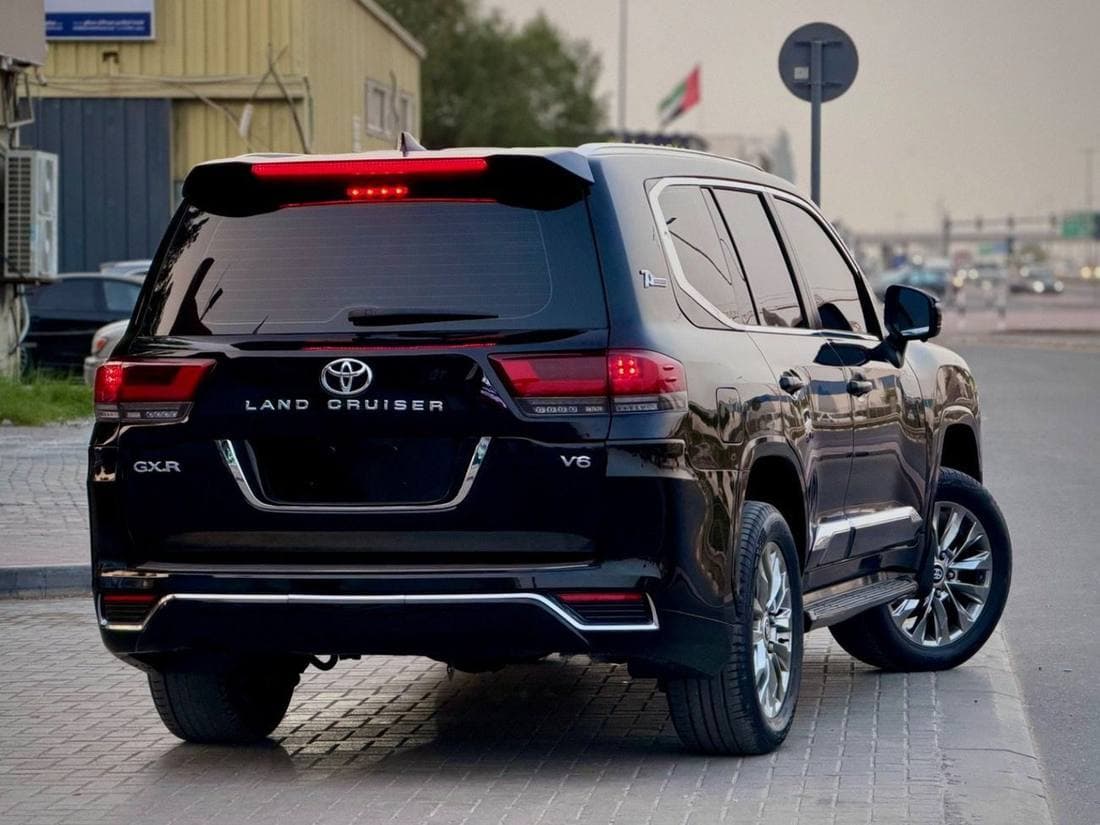 2018 Toyota Land Cruiser GXR thumbnail 6