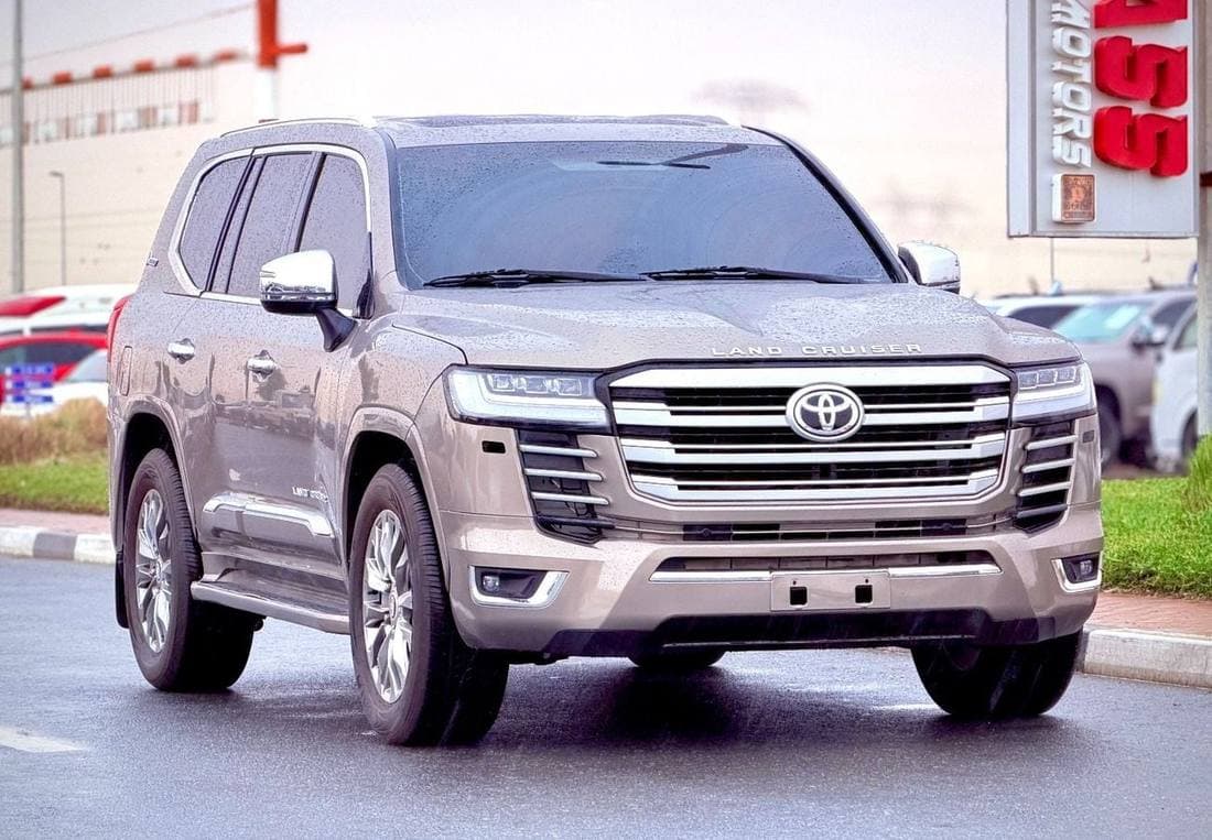 2017 Toyota Land Cruiser thumbnail 3