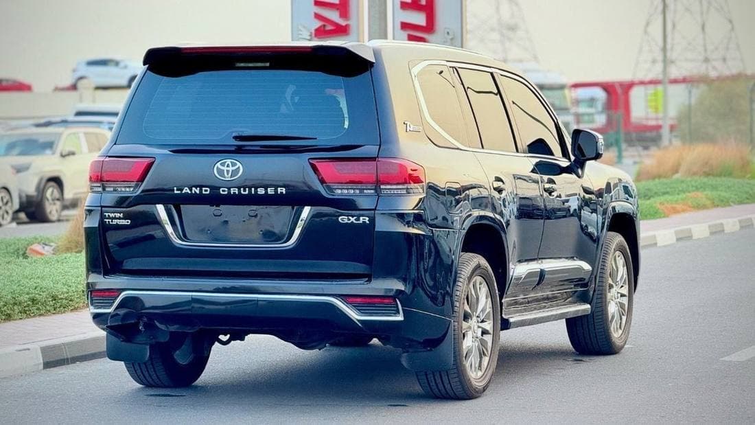 2017 Toyota Land Cruiser GXR thumbnail 4