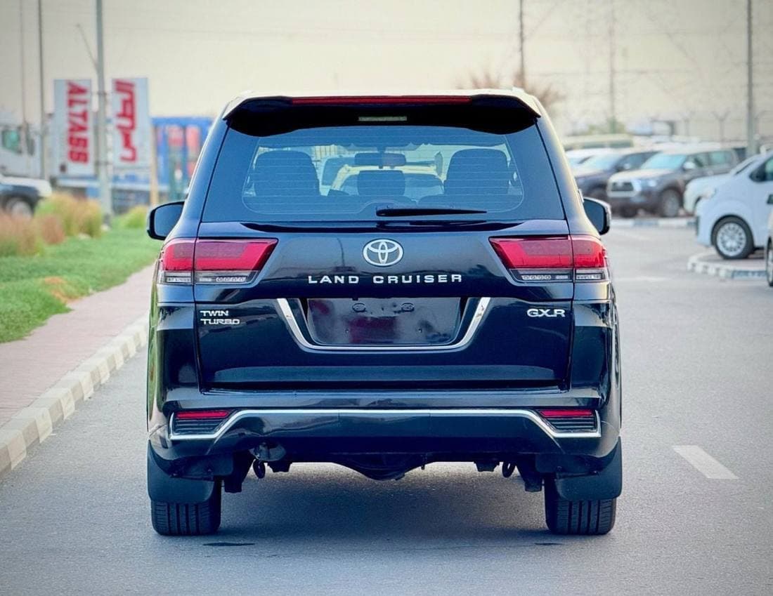 2017 Toyota Land Cruiser GXR thumbnail 5