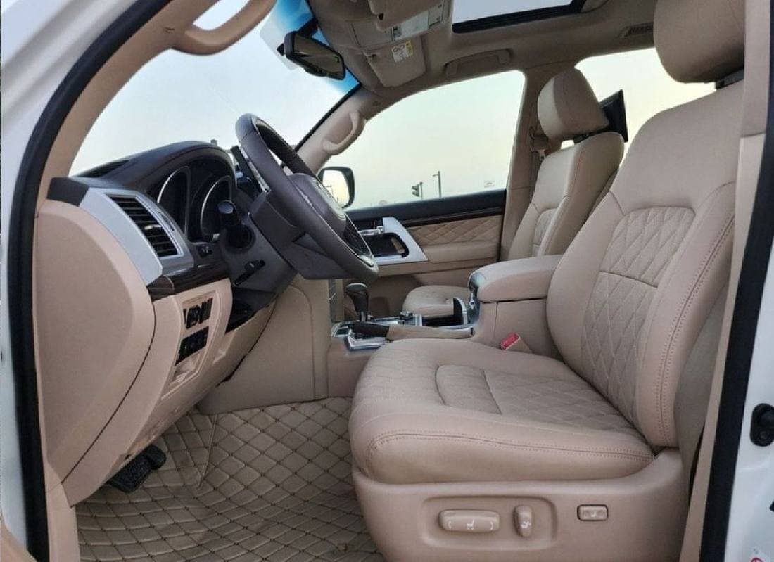 2015 Toyota Land Cruiser thumbnail 8