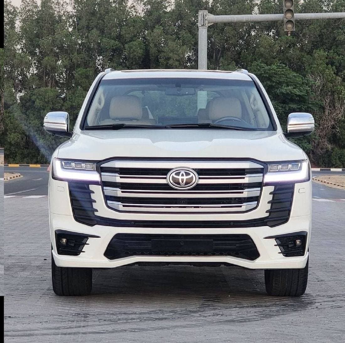 2015 Toyota Land Cruiser thumbnail 7