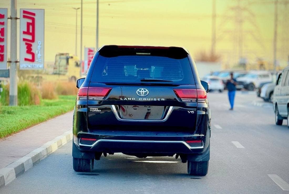 2019 Toyota Land Cruiser GXR thumbnail 6
