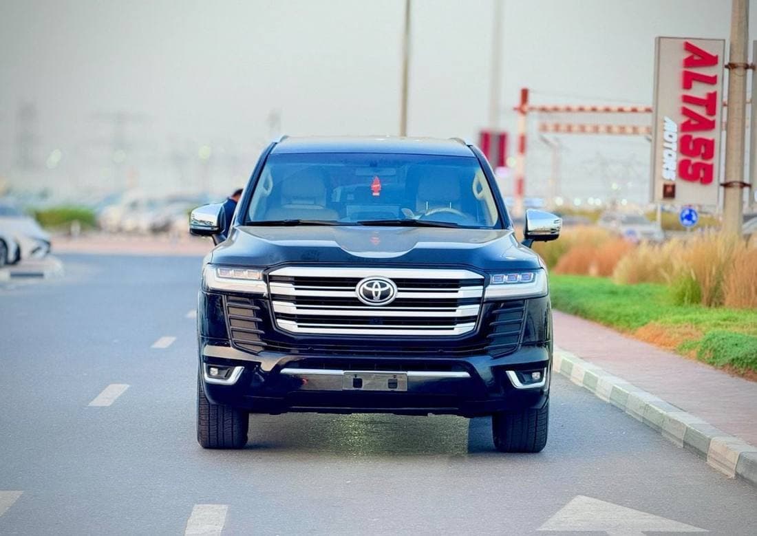 2015 Toyota Land Cruiser thumbnail 3